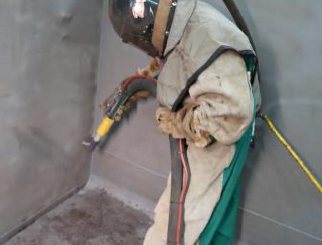 Por que o Jateamento com Granalha de Aço é a Melhor Preparação para Pintura de Implementos Agrícolas